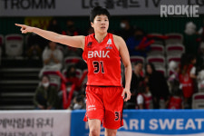 진안주공 12점 | '18점 12리바운드' BNK 진안 "오늘 경기 통해 남은 경기 신나게 했으면"