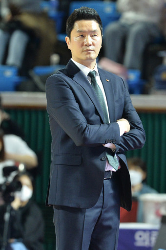 'PO 확정' SK 전희철 감독 