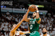 테이텀 34점 벼랑 끝 보스턴, 4차전 잡고 스윕 굴욕 면했다... 시리즈 1승 3패