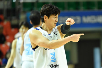 [KBL컵] '이정현 vs 이정현, 큰정현이 웃었다' 삼성, 연장 끝에 창단 첫 경기의 소노 격파