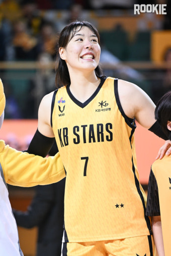 존재감 뽐낸 박지수, 박지현 제치고 1라운드 MVP 선정... MIP는 이해란