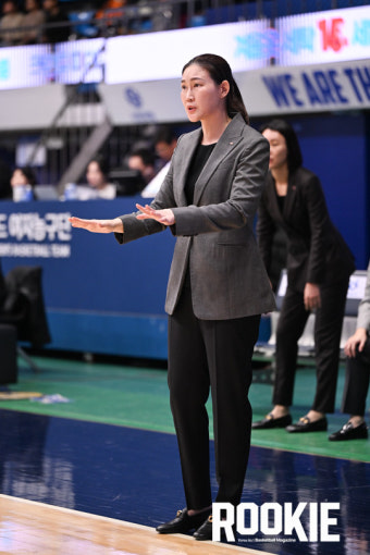 [포토] 박정은 감독 '침착해'