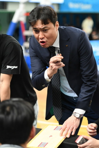 KT 송영진 감독 
