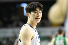 '소노 에이스→국가대표 주전' 이정현, 큰 부상 피했다... 전성현은 28일 복귀