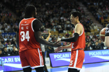 4,497명 앞 김선형 vs 이정현 명품 S-더비! SK, 접전 끝에 삼성 추격 뿌리치고 설날 승리 챙겨