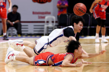 [NBA RSI] 상대와의 혈투 끝 승리, 용산고 이세범 코치 "이러한 경험 선수들에게 도움 될 것이다"