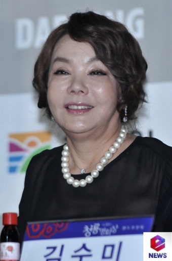 [포토] 청룡영화제 핸드프린팅 행사 참석한 배우 김수미