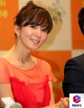 김희애, 20년 연속 MC 진기록..'파트너만 바뀐다'