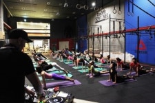 리복 크로스핏 센티넬, 연말 맞아 요가 행사 실시 운동과 파티를 동시에?