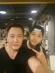 더원, 헬스장서 만난 송중기 셀카 공개..나보다 얼굴 작다 폭소