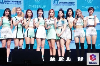 트와이스 'CHEER UP' 음원차트 1위 재탈환, 역주행 신공