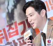 [e포토] 미소로 답하는 배우 권율