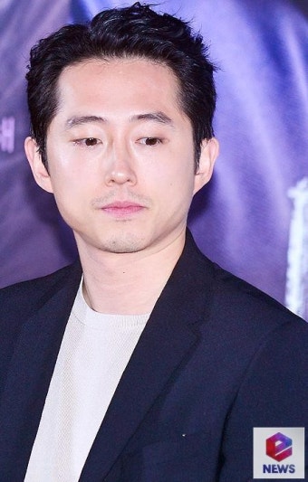 [e포토] 잠시 생각에 잠긴 배우 스티븐 연