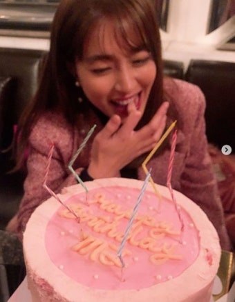 이민정, 남편 이병헌 만큼 개구진 표정 '친구들과 동창회급 생일파티'[SNS]
