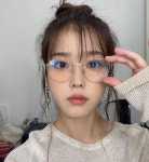 아이유, 멍때리는 모습마저 귀엽고 예쁘고 혼자다해