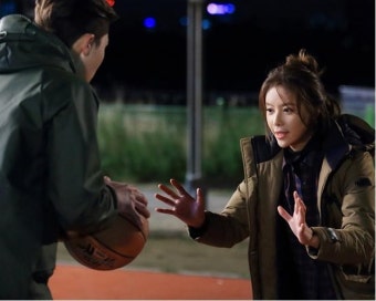 <그녀는 예뻤다> 황정음박서준, 로맨틱 농구 데이트! '뽀뽀는 덤'