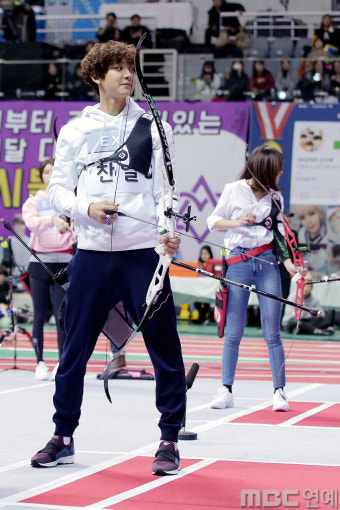 [단독] 설특집 <아육대> 엑소 양궁 비주얼 텐! 텐! 텐!