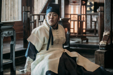 이선균&안재홍, <임금님의 사건수첩> 스틸컷으로 빠르게! 남들과는 다르게! 