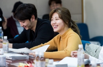 <수상한 파트너> 지창욱-남지현, 대본리딩 공개! '봄햇살 같은 미모'