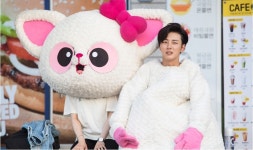<최고의 한방> 윤시윤, 무심한 듯 다정한 인형탈 위로