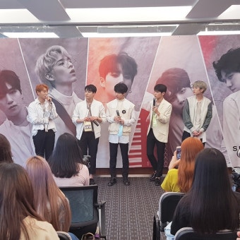 DAY6(데이식스), 팬들 위해 역조공 이벤트 '미니 팬미팅' 개최!