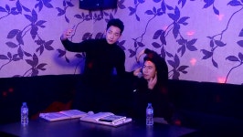 <나 혼자 산다> 이시언X비, 노래방 출격 “나 핑클 노래 불러도 되냐?