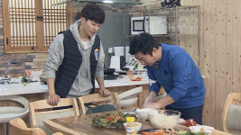 친절한 기사단 이수근, 업그레이드 삼겹살 김밥 공개! 한식 홈파티