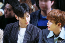 [포토] 아스트로, 대화하는 차은우-MJ