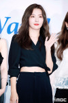 [포토] 레드벨벳 슬기, 매력 뿜뿜 손 인사