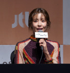 제3의 매력  이윤지 나를 돌아보고, 우리를 투영할 수 있는 작품