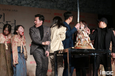 킹덤 류승룡 속도감, 깊이감도 있고 아름다움 속에 섬뜩한 공포가 숨어있는 작품이다