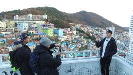 어서와 한국은 핀란드 4인방 영화의 한 장면 같아 감천문화마을 방문기