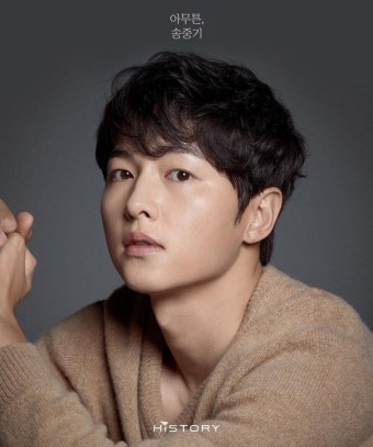 송중기, 근황 사진…나이를 비켜간 비주얼