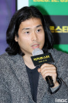 [포토] 봉준영 감독, 인사말 하는 영화 럭키 몬스터 의감독