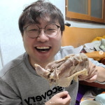 천예지♥박휘순, 씨암탉 다리 뜯으며 역시 사위 사랑은 장모님 [인스타]