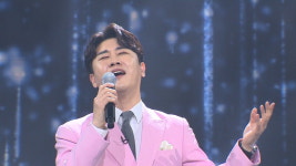 ‘사랑의 콜센타’ 영탁, ‘이불’ 첫 무대서 눈물 “노래 부르다 울컥”