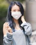 [포토] 오마이걸 비니, 헤어+네일 색맞춤 패션