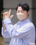 [포토] 안성준, 내 매력에 빵야~