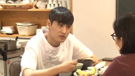 나 혼자 산다 박재정, 본가 생필품 찬스?! 양손 가득 무엇?
