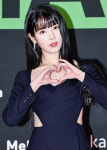 [포토] 아이유, MMA 송라이터상 사랑해유~