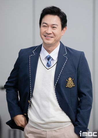 [포토] 박용우, '뭐 손인사 정도야~'