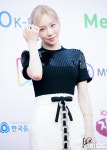 [움짤] 태연, 핑크 팅커벨 Weekend~