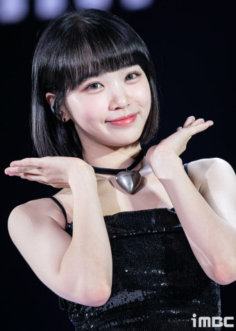 [포토] 르세라핌 김채원, '봄날의 채무채무~'
