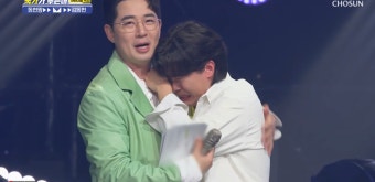 '국가가 부른다' 김동현, 가수 반대한 父 깜짝 출연에 붐의 품에 안겨 오열