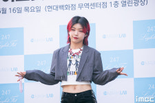 [포토] 아이키, 훅! 들어온 연신내 1번출구 매력