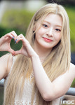 [포토] 스테이씨 세은, 하트 받으세은~