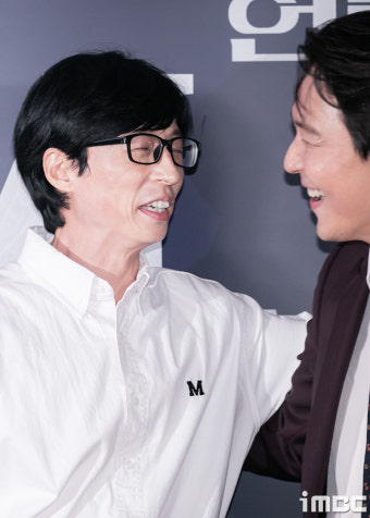 [포토] 유재석, '이정재 제가 업어 키웠죠'