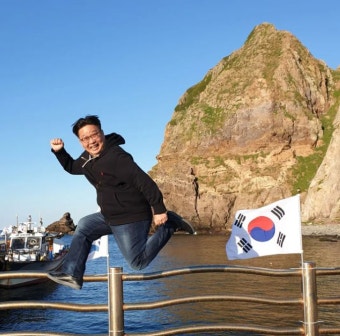 서경덕 교수, 송혜교와 함께 '광복절' 기념 독립운동가 부조 기증