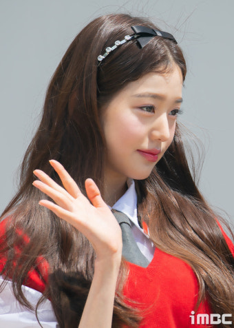 [움짤] 아이브 장원영, 모태 '딸기인형'