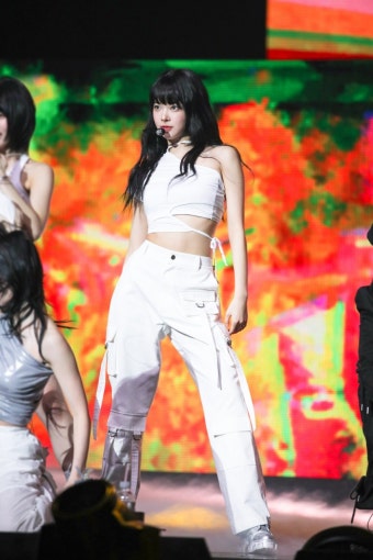 르세라핌, '피어나'와 함께한 데뷔 첫 팬미팅→정규 1집 예고